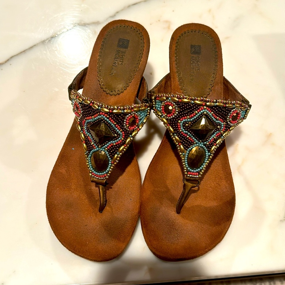 Sandals brown with gold beads